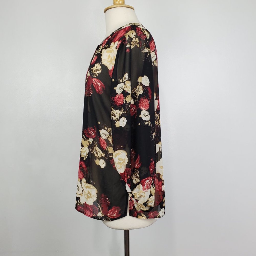 LOFT Outlet Sheer to Semi-Sheer Floral Feminine Button Up Top Blouse Size M - Picture 4 of 11